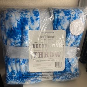 Berkshire 60x80” throw blue tie dye